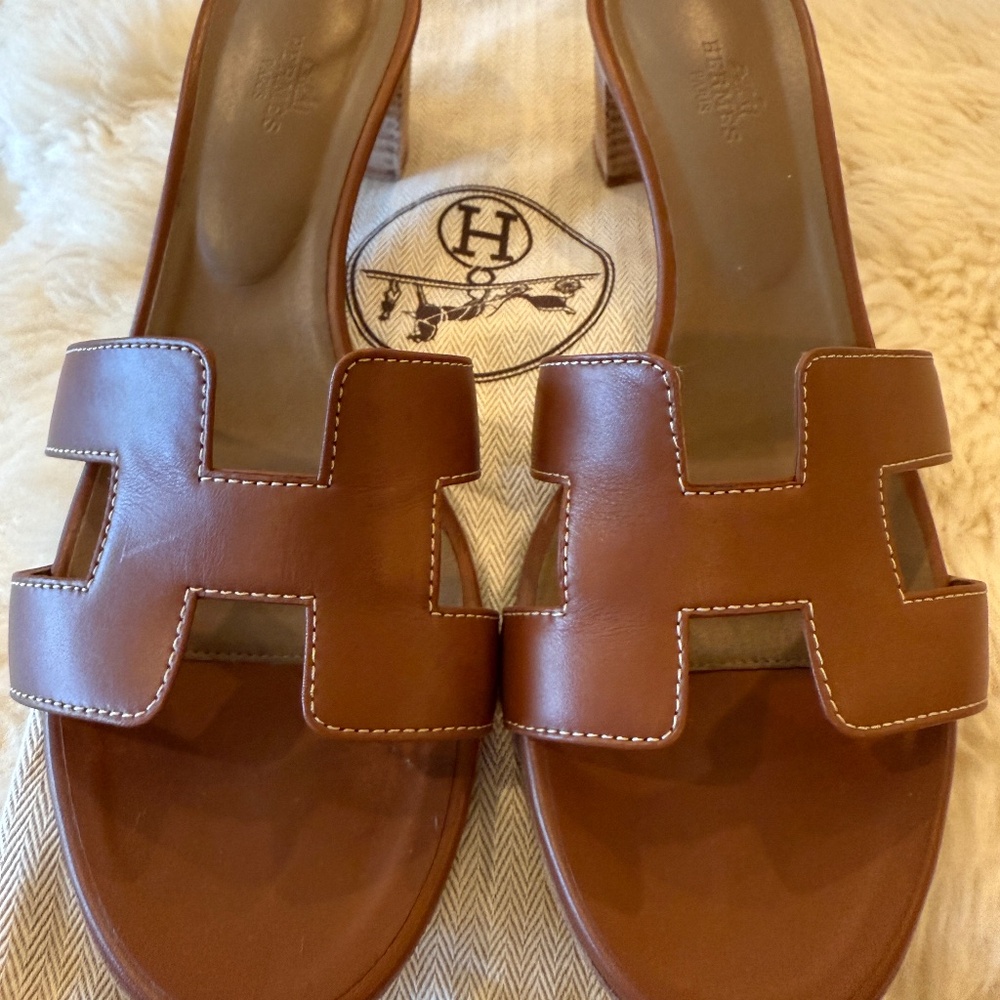 Hermes Oasis Sandals, Gold, 40.5